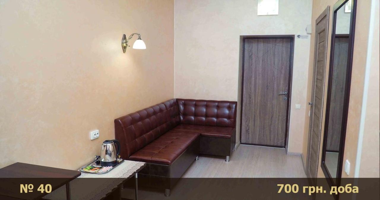 Hotel "Nizhyn" Exterior photo