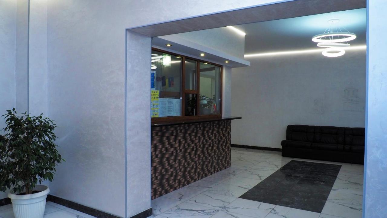 Hotel "Nizhyn" Exterior photo