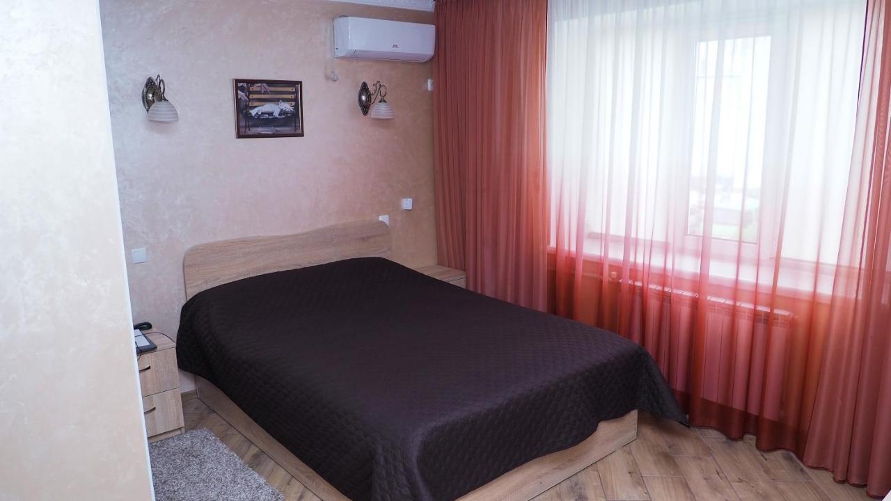 Hotel "Nizhyn" Exterior photo