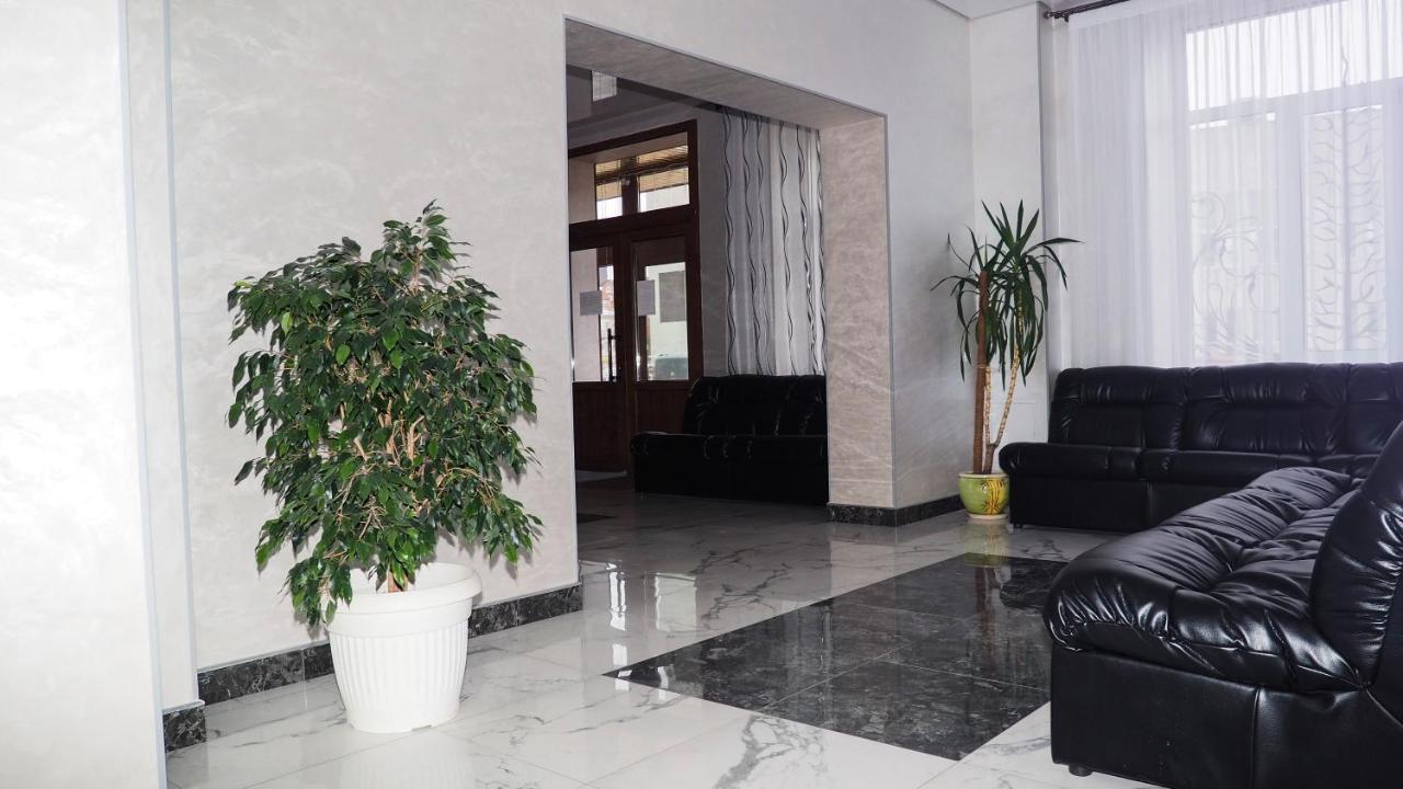 Hotel "Nizhyn" Exterior photo