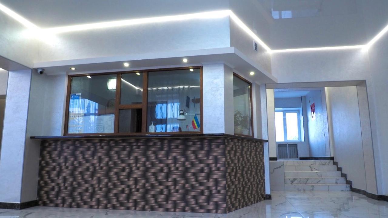 Hotel "Nizhyn" Exterior photo