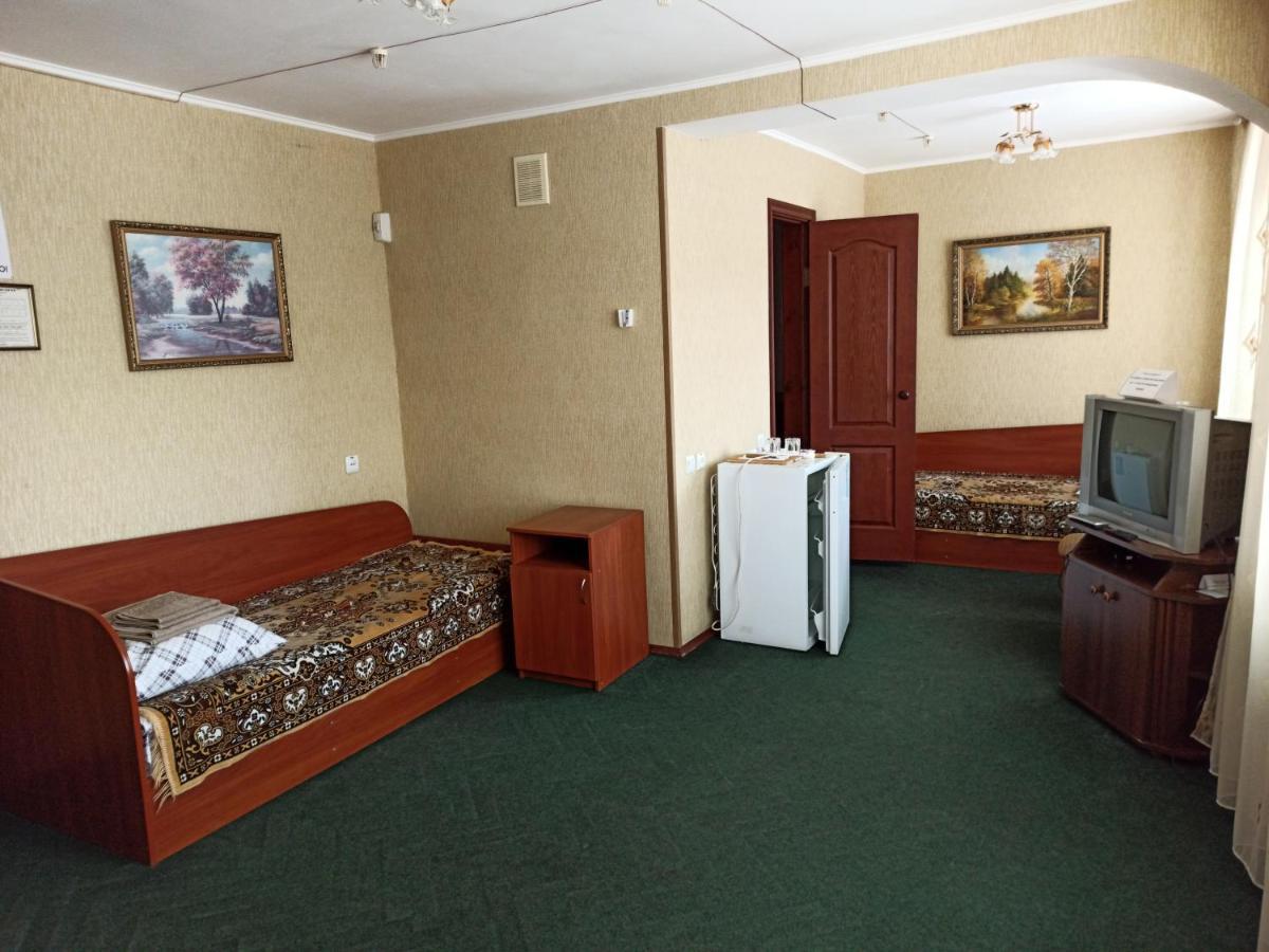 Hotel "Nizhyn" Exterior photo
