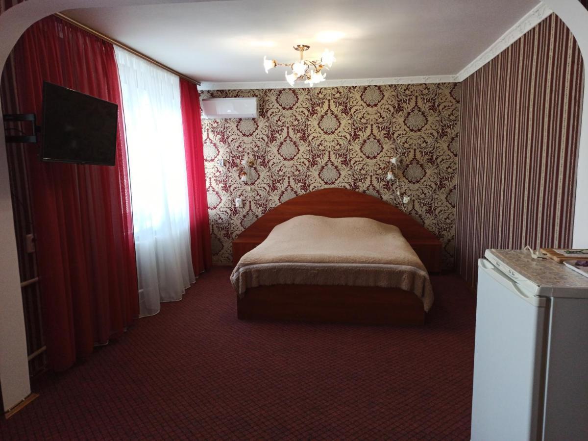 Hotel "Nizhyn" Exterior photo