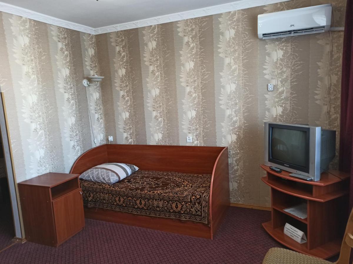 Hotel "Nizhyn" Exterior photo