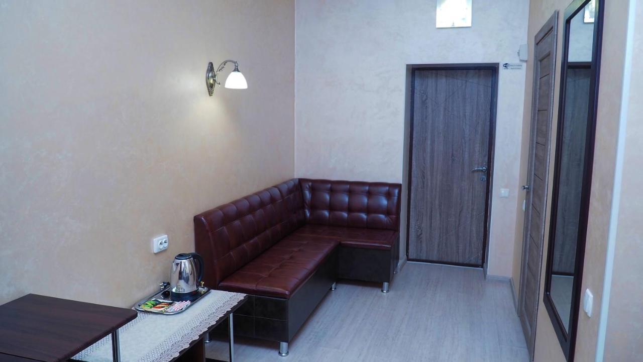 Hotel "Nizhyn" Exterior photo